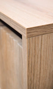 Stolik kawowy z ryflowanym frontem Yukashi 2S T201 dąb evoke