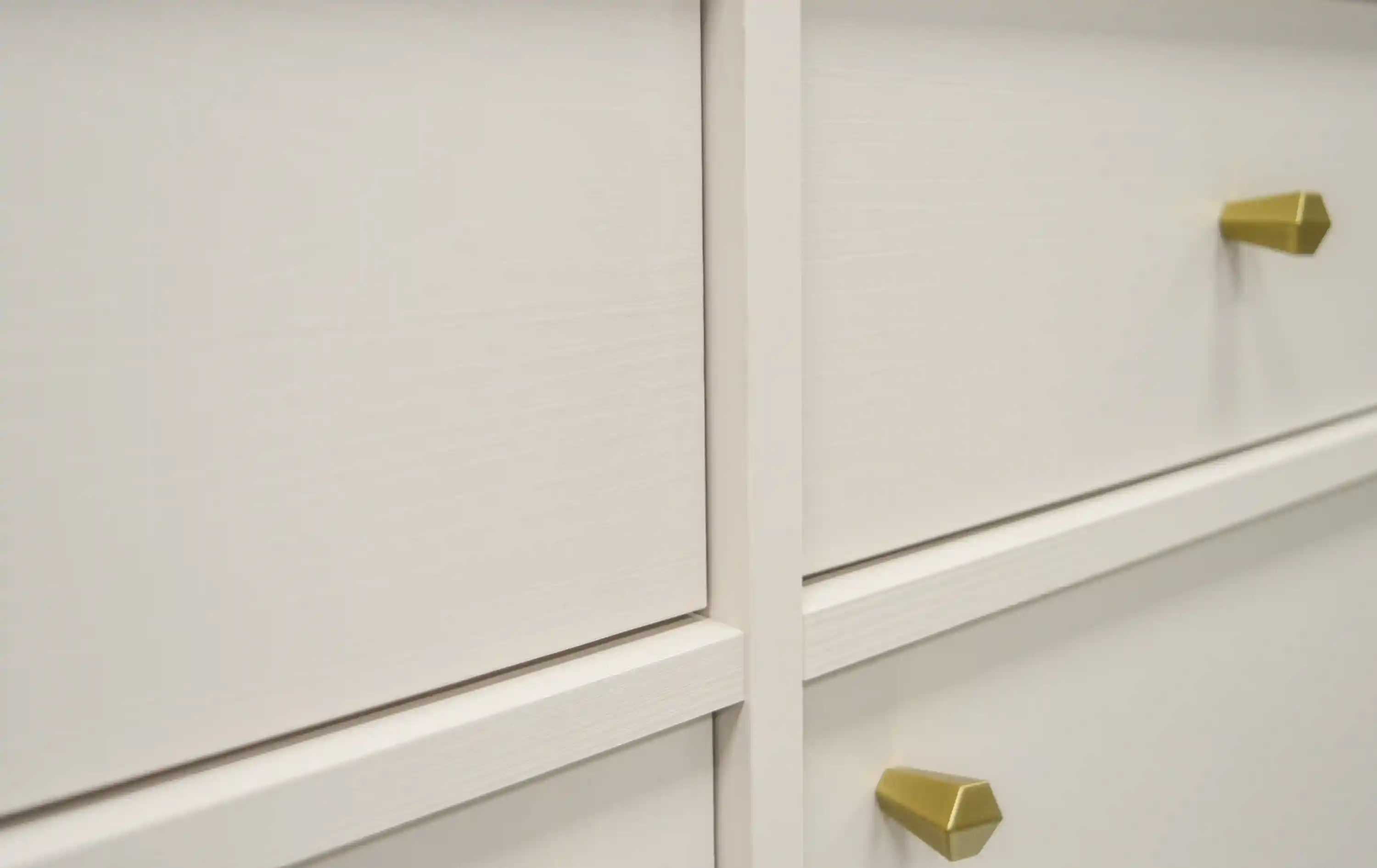 Stolik nocny z szufladami do sypialni Sakai 2S T801 Beżowy