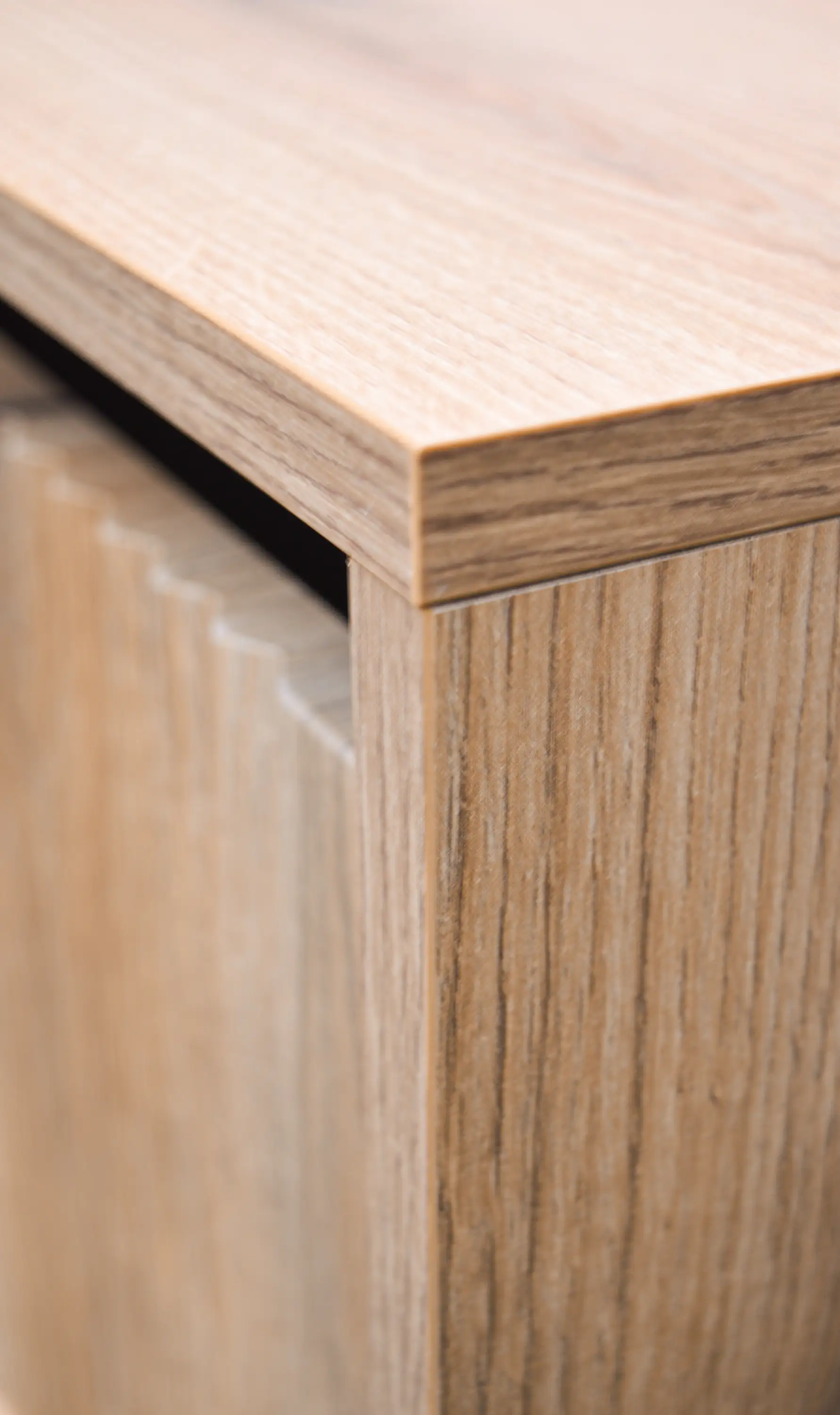 Stolik kawowy z ryflowanym frontem Yukashi 2S T201 dąb evoke