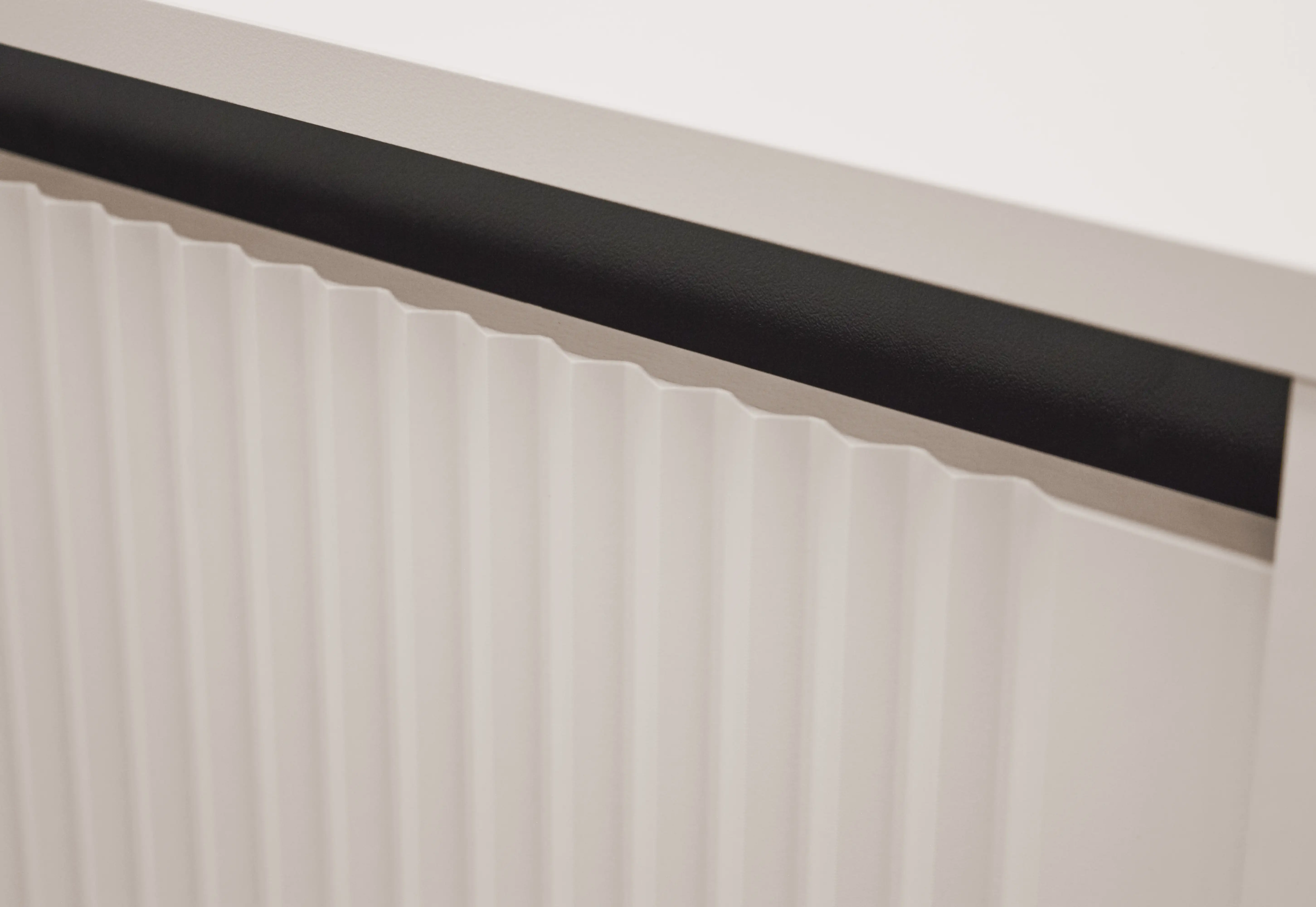 Szafka RTV z ryflowanymi frontami Yukashi 2S T312 beżowa